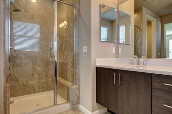 $1,565/mo Master suite (1 room with private bath) (east palo alto) 3