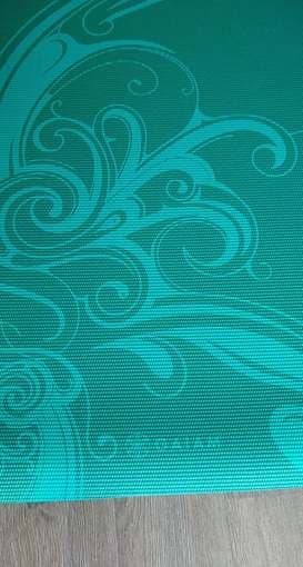 gently used gaiam yoga mat 1