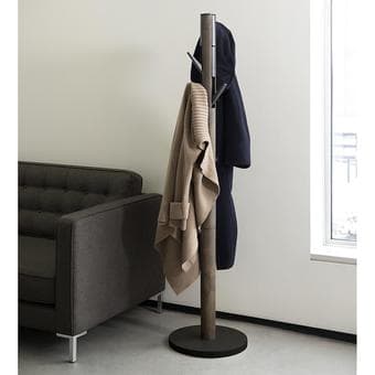 Hardwood free-standing coat rack with 9 foldable hooks 1