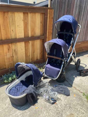Uppababy Stroller (with rumble seat to convert to a DOUBLE!) 1