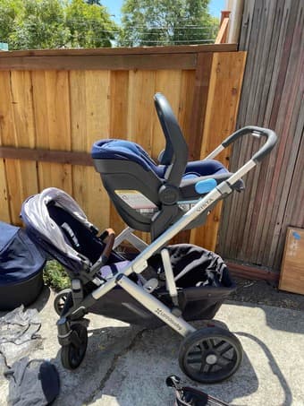 Uppababy Stroller (with rumble seat to convert to a DOUBLE!) 2