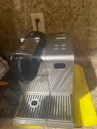 Nespresso Latissima Plus Coffee and Espresso machine by DeLonghi 1
