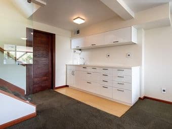 Room in a Gorgeous hilltop estate w/breathtaking views 2