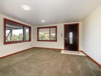 Room in a Gorgeous hilltop estate w/breathtaking views 3