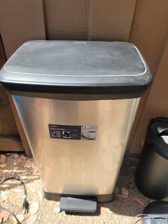 Trash Can Recycler with a great condition ($40) 1