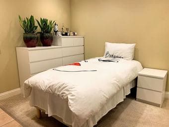[Female Only] Room with Shared Bath in Beautiful RWC House - 8/15 2