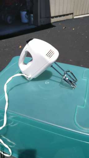 Calphalon pots with lids and Electric Hand blender 1