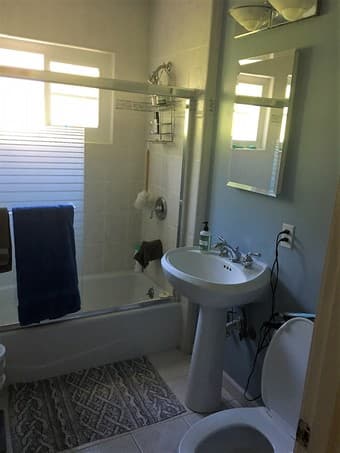 Large single bedroom with its own bathroom for rent in a single family 3