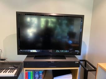 Vizio 1080p TV + Klipsch SB120 soundbar + Chromecast 1