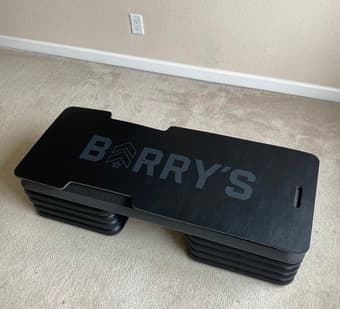 WORKOUT BENCH & MAT (BARRY'S) 1
