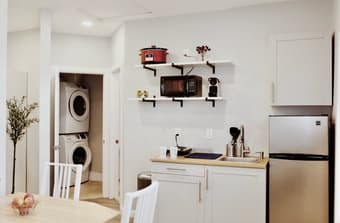 Elegant & brand new 1BR unit (5 miles away from campus) 1