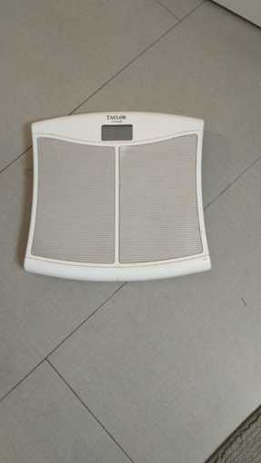 Weighing/bathroom scale 1