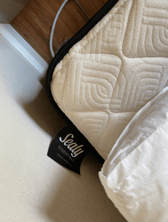 Queen size mattress + matching box spring 3