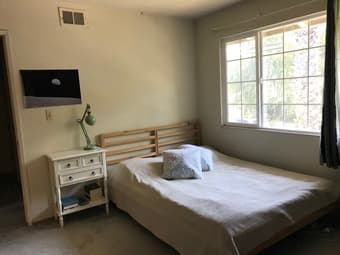 Private Room with Shared Bathroom in Menlo Park - Available Oct 1 2