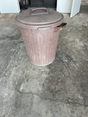 Trash cans 1