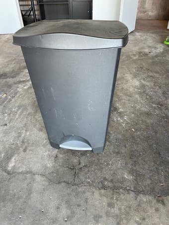 Trash cans 3