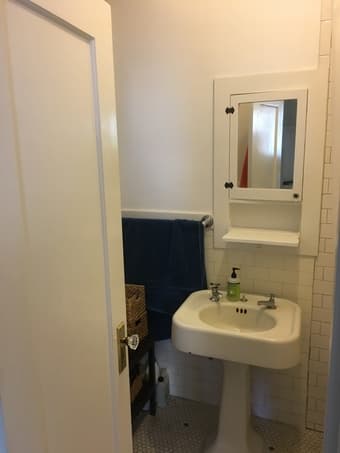 Short term-rent: Historic Downtown PA studio available 8-20 Sept 3