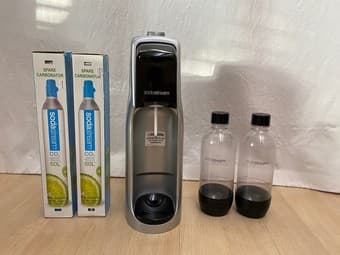 Sodastream + 2x 60L Carbonator Cylinder + 2x 1L Carbonating Bottle 1