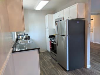 3x1 - 3x2 units available in Palo Alto, prime location, move in bonus! 1