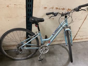 Women's hybrid bike for sale 2