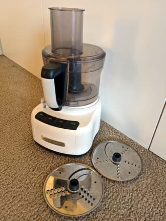 Cuisinart Elemental 8-cup food processor 2