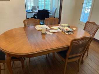 Wood antique-style dining table with 4 chairs 1