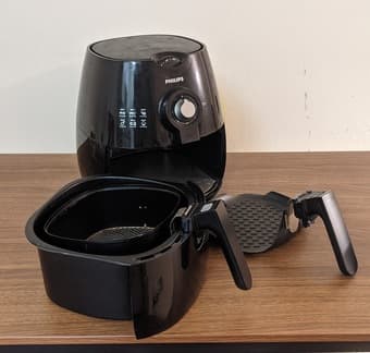MOVING SALE (kitchen stuff) Airfryer, pots, pans etc 1
