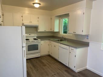 Looking for a roommate in a spacious 2 bedroom apartment 3