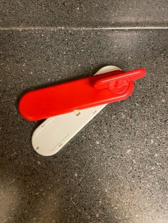 Can opener, Corkscrew, plastic bowls, kitchen utensils 2