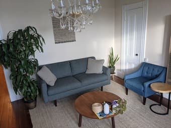 Housing in the city - Mission 2Br/1ba w/ parking! (late 20s alum) 2