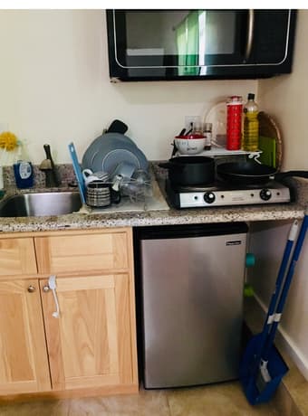 Furnished studio available Nov 20-27th only (1 week only) 2