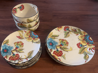 Dinnerware set 1