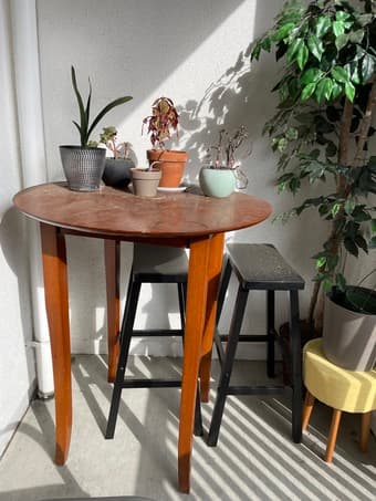 Black bar stools 1