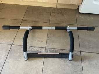 Pull up bar for sale 1