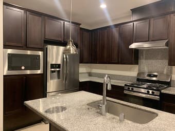 东湾Hayward 3B2.5B Townhouse 出租 1