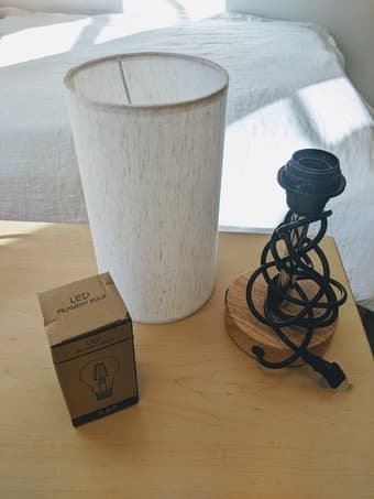 Dimmable desk lamp with 2 USB ports 2