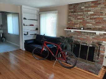 BEAUTIFUL ROOM AVAILABLE IN SPACIOUS APARTMENT 3