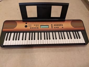 Yamaha PSR-E360 61-Key Portable Keyboard Maple 2