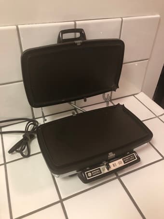 Vintage GE Electric Grill / Waffle Maker 2
