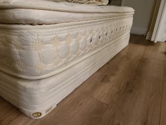 (Free) High quality Mattress and foundation (Queen size) 1