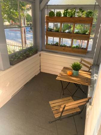 Sunny House right off Uni in Downtown Palo Alto by Caltrain&Stanfor 3