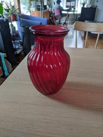 Red glass vase 1