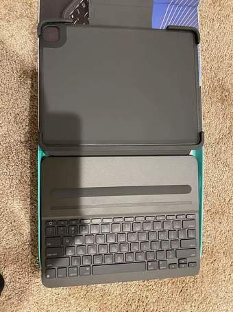 Logitech SLIM FOLIO PRO Backlit Bluetooth Keyboard Case for iPad Pro 2