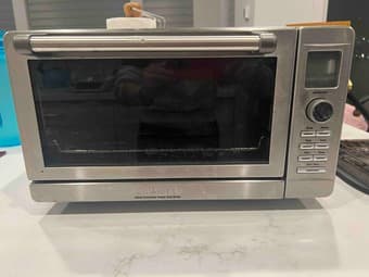 Cuisinart ® Deluxe Toaster Oven 1