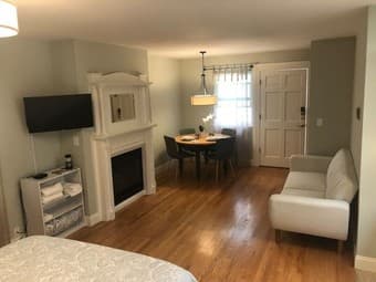 Furnished Studio Apartment w/Balcony in Downtown Palo Alto 1