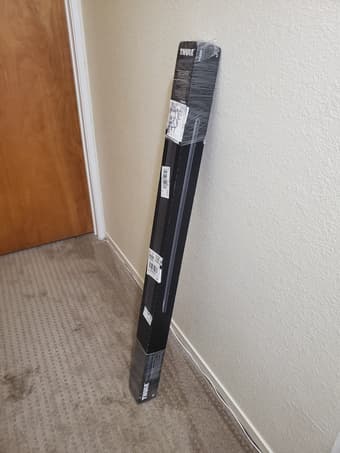 Unopened Thule Wingbar Evo 135 Black (roof rack bar) $240 1