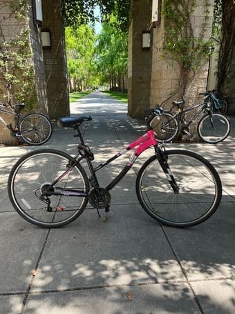 Columbia Cross Train 700C Women's 21-Speed Fitness Hybrid Bike 2