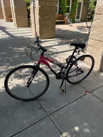 Columbia Cross Train 700C Women's 21-Speed Fitness Hybrid Bike 3
