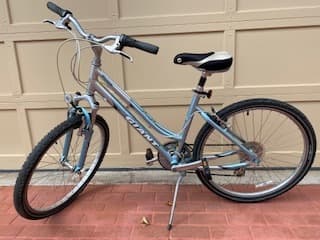 Giant Sedona Women's Bike in excellent condition! HT of 5ft3 to 5ft8. 1