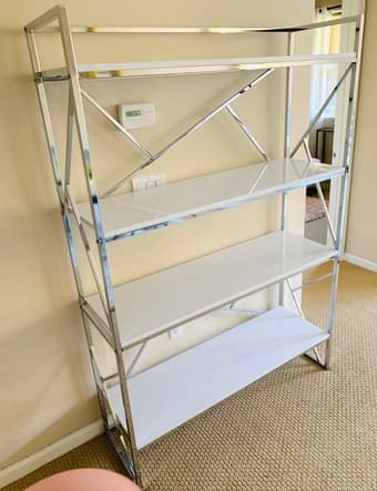 Modern silver and gloss white curio/bookshelf 2